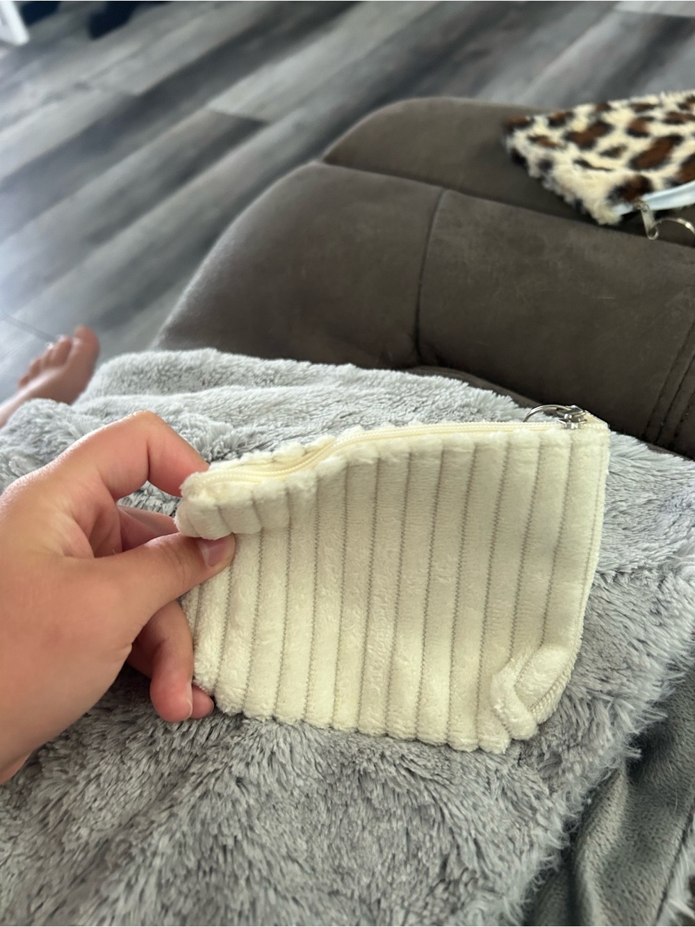 4/$50 wallet Cream Ribbed Velvet Coin Purse